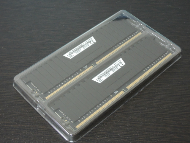 CORSAIR DDR4 メモリモジュール VENGEANCE LPX Series 8GB×2枚キット CMK16GX4M2A2666C16 
