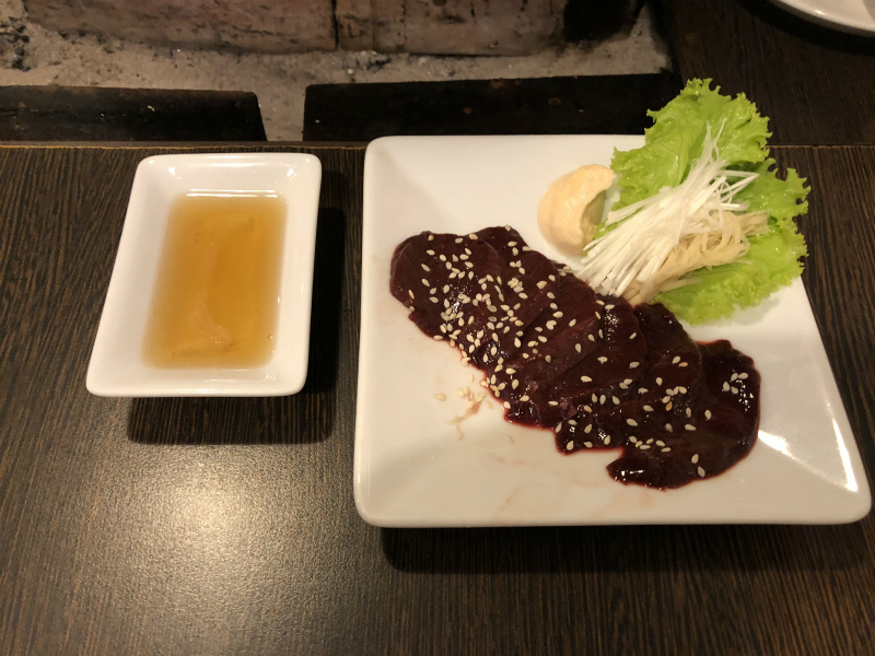 パタヤでの「焼肉居酒屋 獏」　日本では食べれなくなったレバ刺しを食べてきた　