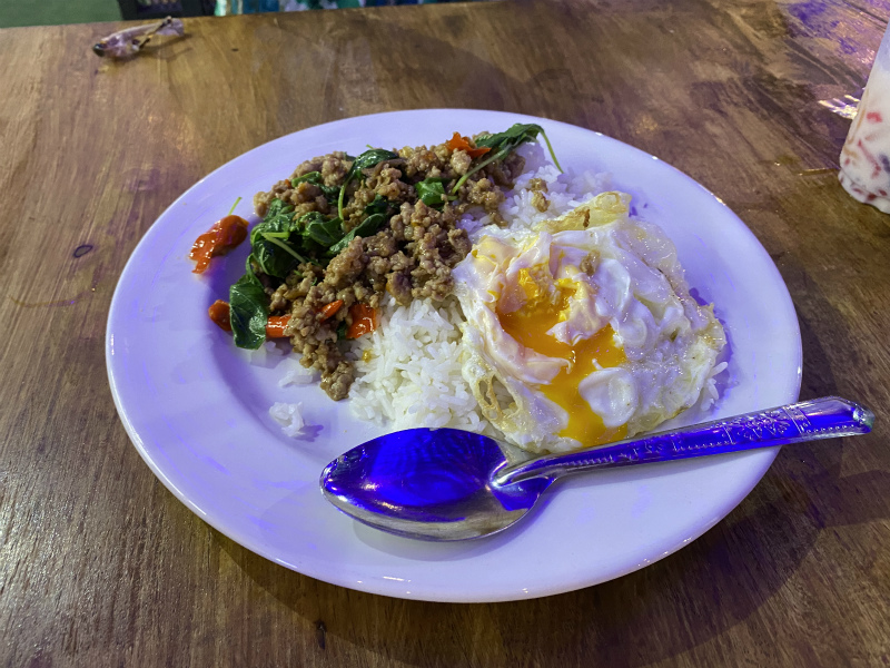 パタヤのナイトマーケットとTree Town Pattayaでの夕食