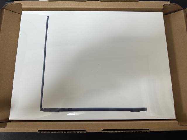 MacBookAir m2 CTOモデル メモリ16GB　SSD512GBを購入してきた